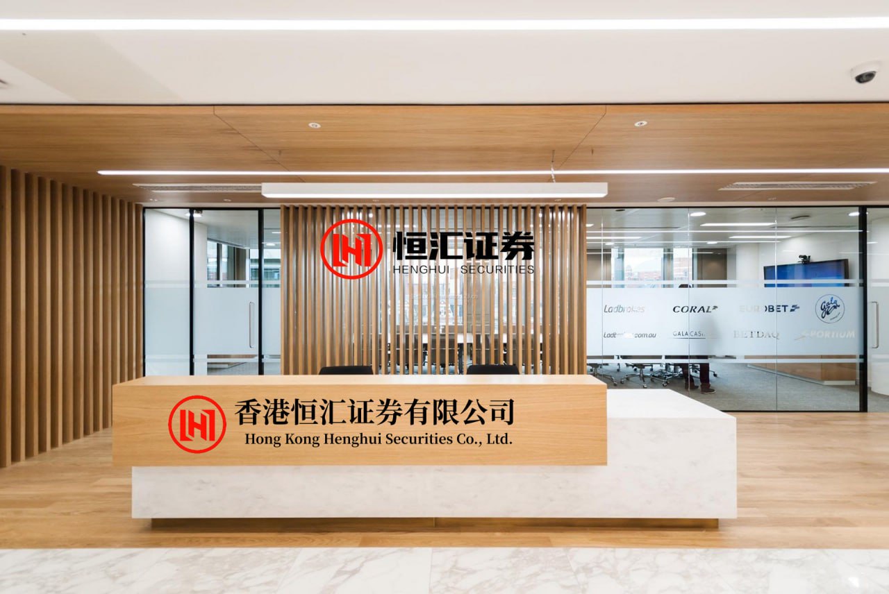 天猫配资网 今天早些时候，美国总统特朗普在椭圆形办公室对记者表示，美国正与古巴政府进行谈判，并相信自己未来将有幸“拿下古巴”。他称：“我觉得古巴，怎么说呢，它有自己的特色，旅游业和其他方方面面都不错，你也知道，这是一座美丽的岛屿，气候宜人。而且这里不在飓风带，这一点总算不一样了，挺好的。他们就不用...